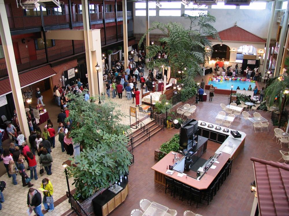 Ramada By Wyndham Downtown & Convention Center Hotel