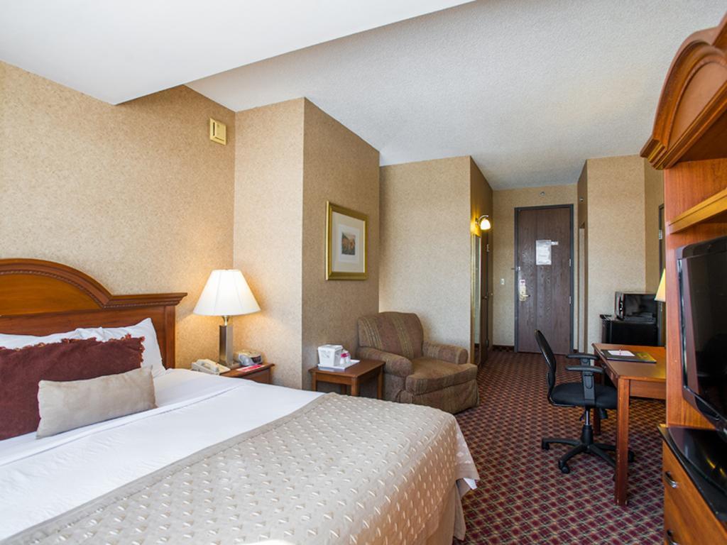 Hotel Ramada By Wyndham Downtown & Convention Center