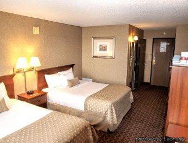 Ramada By Wyndham Downtown & Convention Center Hotel 3*