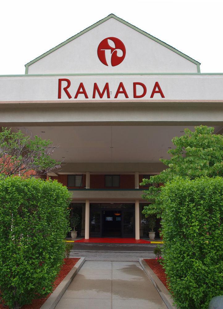 Ramada By Wyndham Downtown & Convention Center Topeka