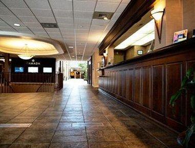 Hotel Ramada By Wyndham Downtown & Convention Center