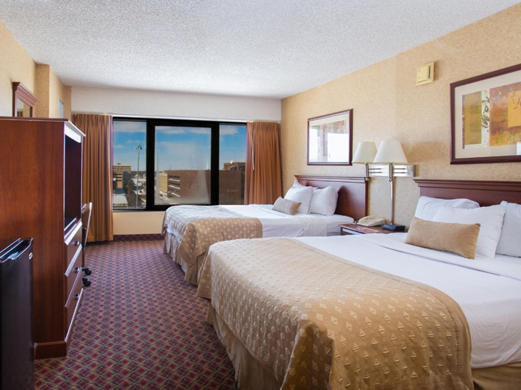 Ramada By Wyndham Downtown & Convention Center