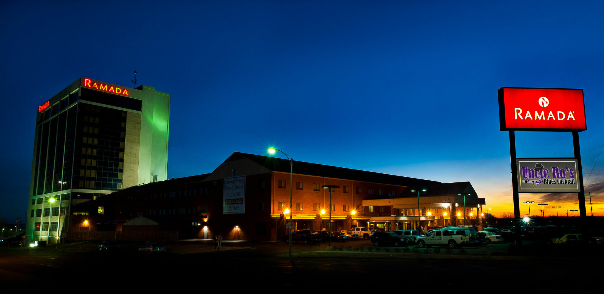 Hotel Ramada By Wyndham Downtown & Convention Center Topeka