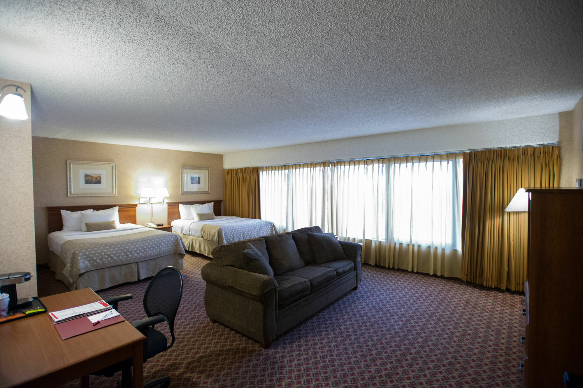 Ramada By Wyndham Downtown & Convention Center
