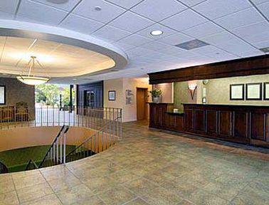 Hotel Ramada By Wyndham Downtown & Convention Center Topeka
