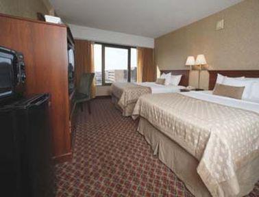 Ramada By Wyndham Downtown & Convention Center Topeka