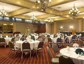 Hotel Ramada By Wyndham Downtown & Convention Center 3*