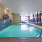 Ramada By Wyndham Topeka Downtown Hotel & Convention Center 